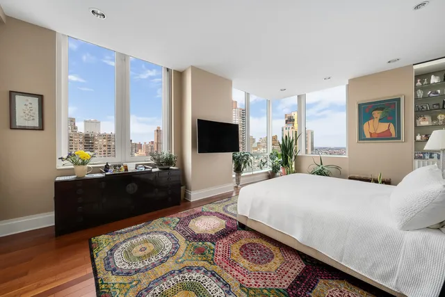 $4,395,000 | 300 East 77th Street, Unit 30B | Lenox Hill