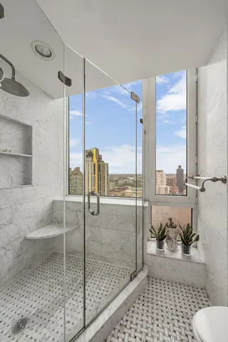 $4,395,000 | 300 East 77th Street, Unit 30B | Lenox Hill
