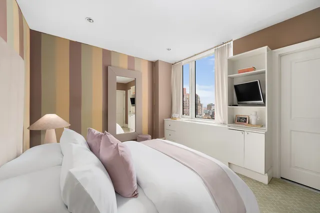 $4,395,000 | 300 East 77th Street, Unit 30B | Lenox Hill