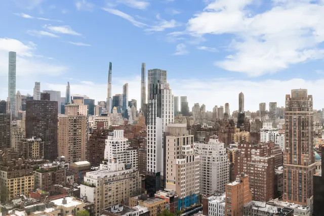 $4,395,000 | 300 East 77th Street, Unit 30B | Lenox Hill