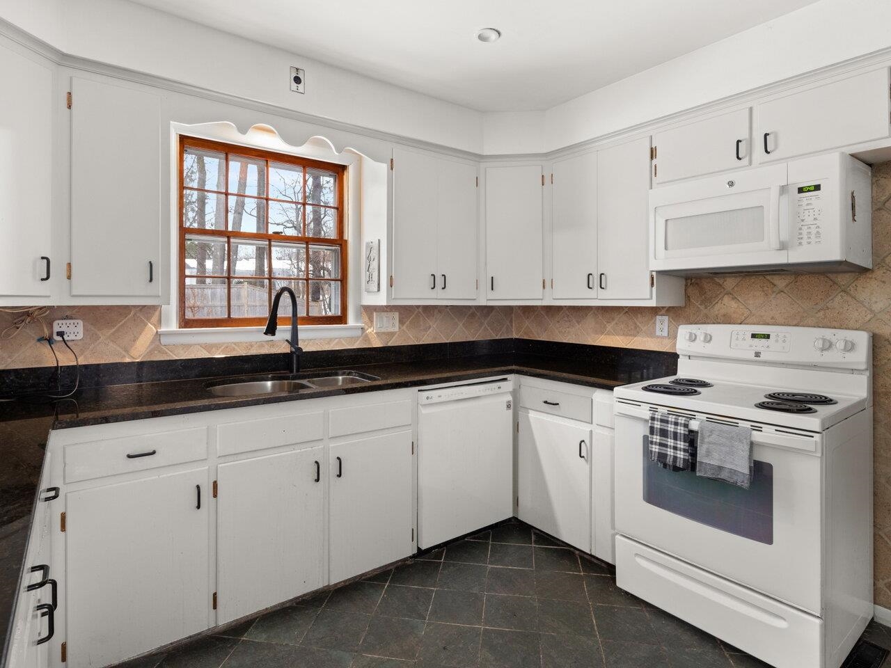 34 Summit Ridge Burlington, VT 05401 - Photo 8 of 43 Gallery Image 8