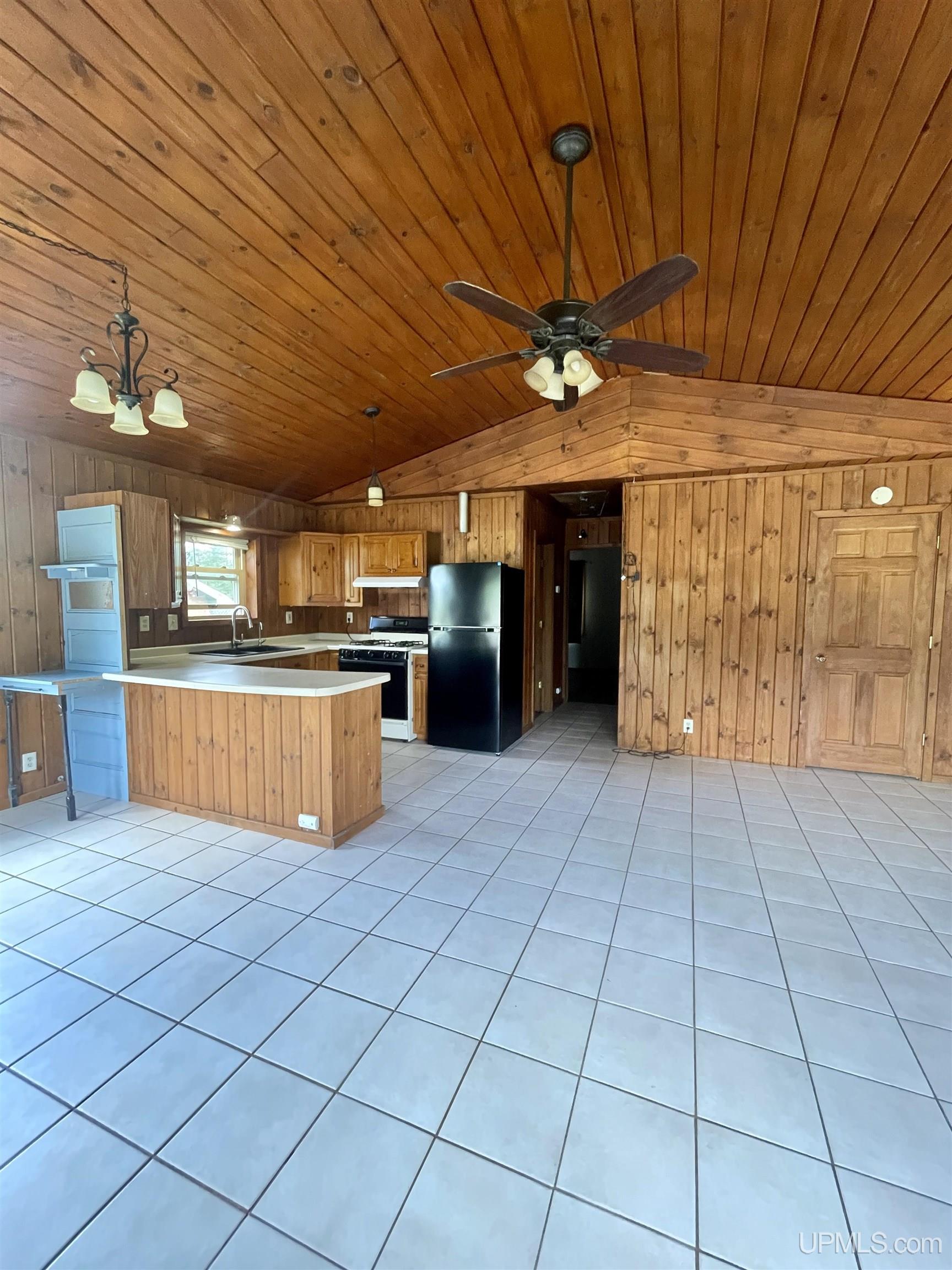 2730 21st Road Gladstone, MI 49837 - Photo 14 of 43