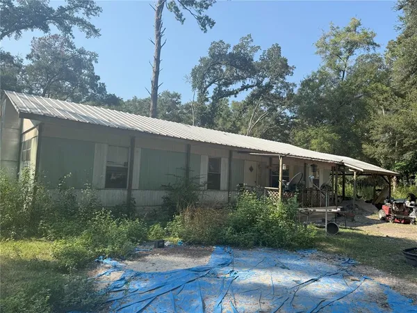 a view of a back yard of the house