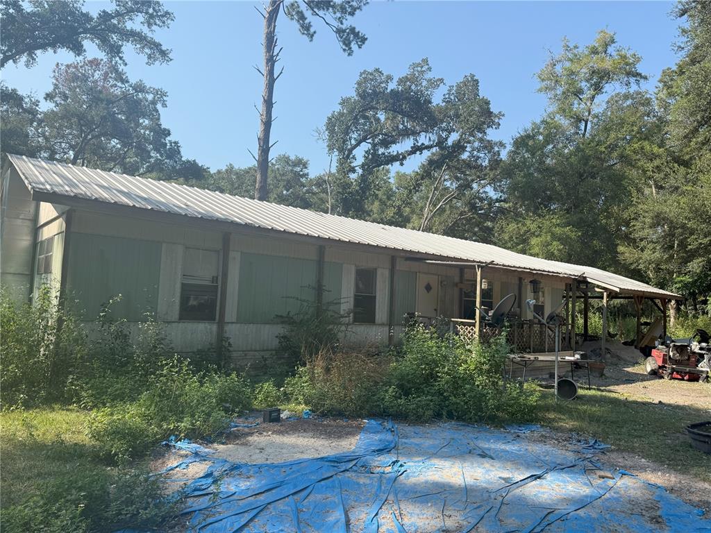 a view of a back yard of the house