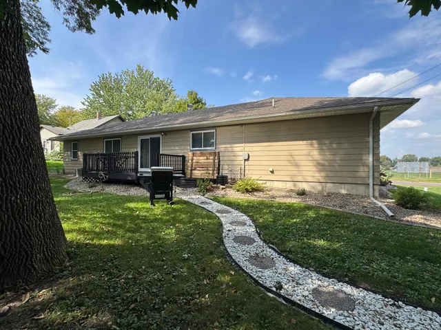$200,900 | 420 5th Street Southwest, Wells, MN 56097