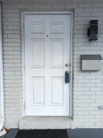 $1,900 | Royal Poinciana, Hollywood, FL 33020