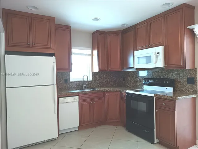 $1,900 | Royal Poinciana, Hollywood, FL 33020