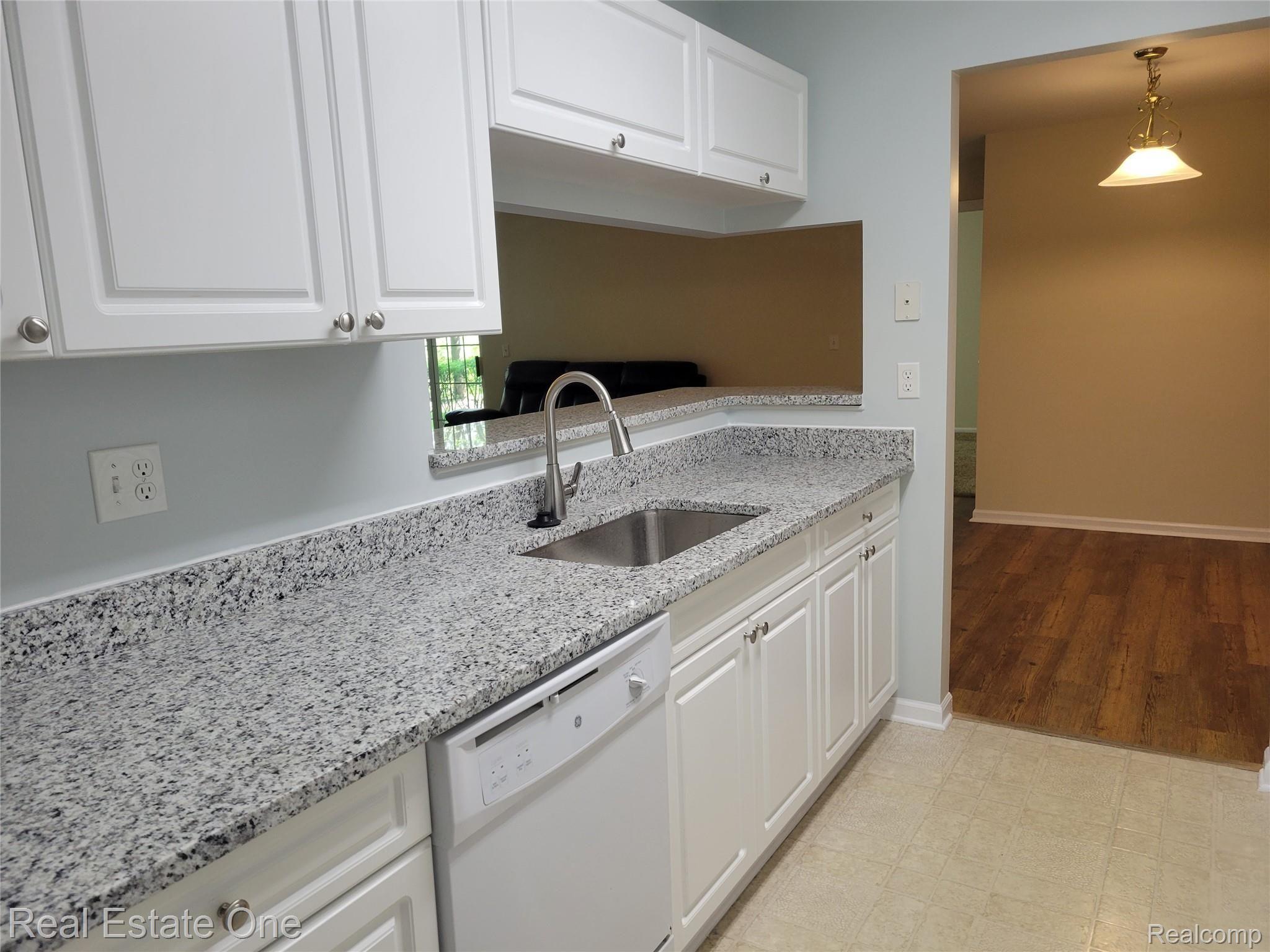 3562 Tremonte Circle, Unit 127 Rochester, MI 48306 - Photo 13 of 28 20210606_105622.jpg