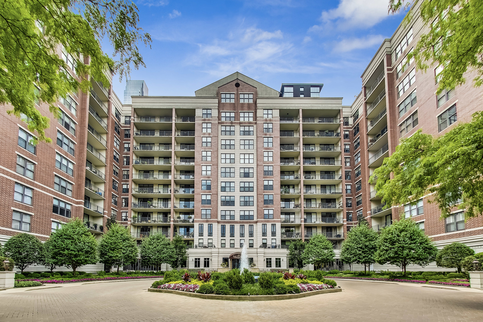 55 West Delaware Place, Unit 620 Chicago, IL 60610 - Photo 1 of 48 front view of a building