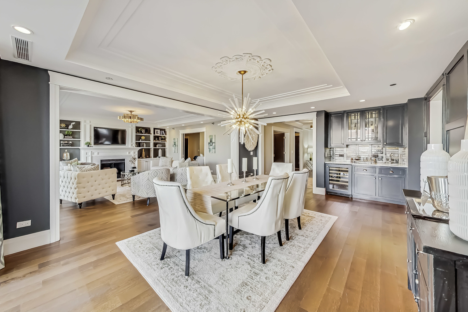55 West Delaware Place, Unit 620 Chicago, IL 60610 - Photo 4 of 48 a view of a dining room with furniture
