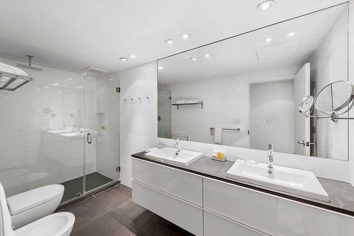 111 East 56th Street, Unit 1406 Manhattan, NY 10022 - Photo 8 of 9