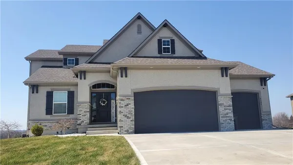 $725,000 | 4732 Northeast Jamestown Drive, Lee's Summit, MO 64064