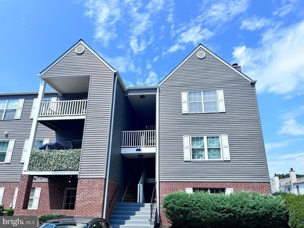 $1,750 | 202 Grosvenor Lane, Unit 203, Stafford, VA 22556