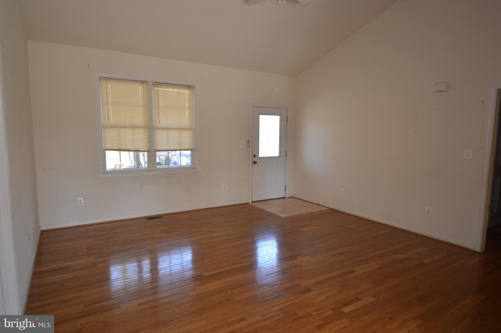 628 Highridge Road Front Royal, VA 22630 - Photo 4 of 18 Living Room