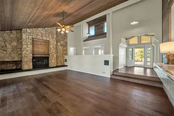a view of livingroom with hardwood floor and a ceiling fan