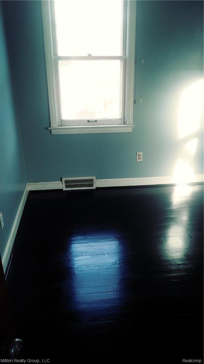15032 Charles R Avenue Eastpointe, MI 48021 - Photo 9 of 21 8.jpg