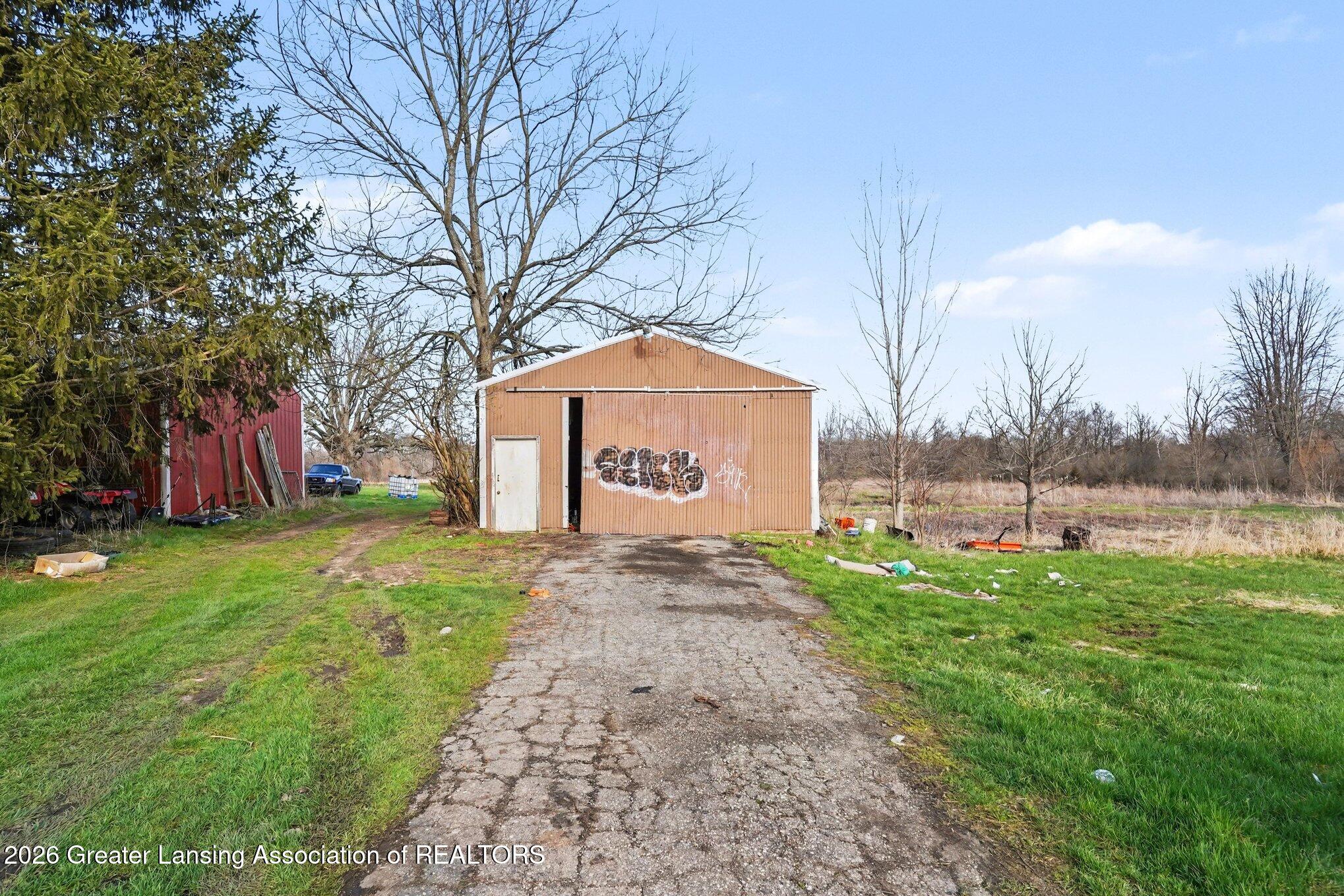 15020 Howlett Road Pinckney, MI 48169 - Photo 19 of 22 Barn 2