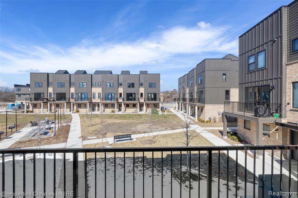 1041 Hampton Street, Unit 43 Detroit, MI 48236 - Photo 2 of 33