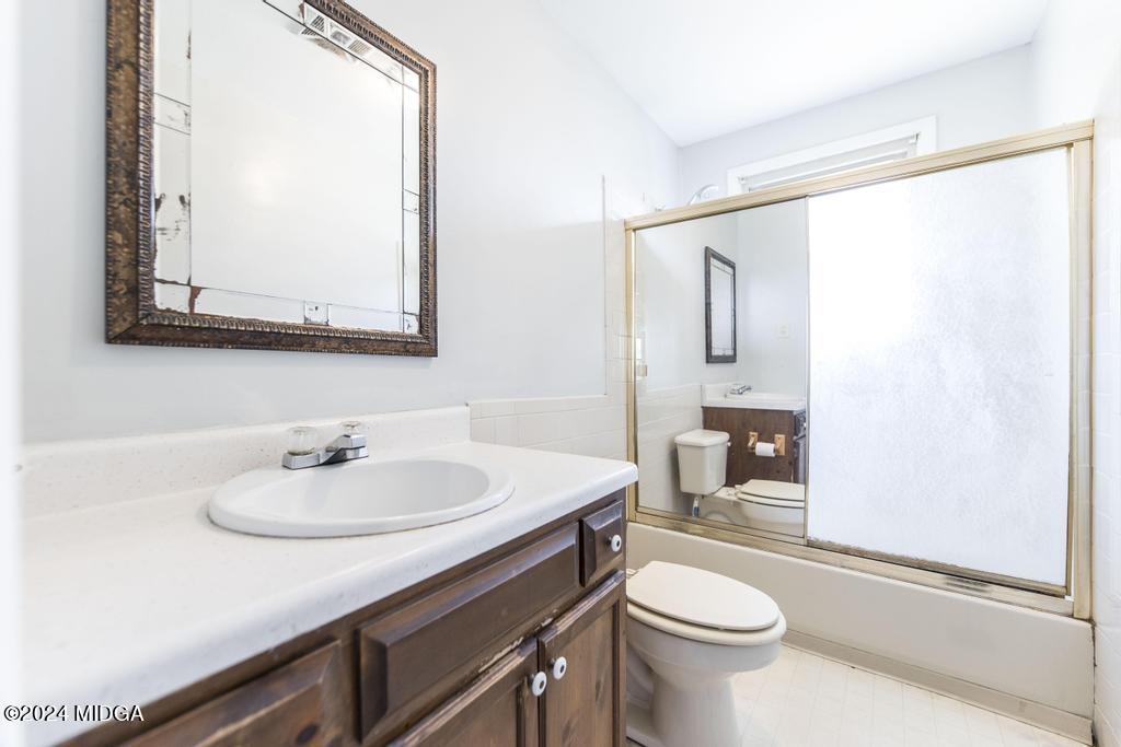 4632 Brookhaven Road Macon, GA 31206 - Photo 16 of 20 a bathroom with a sink a toilet and mirror