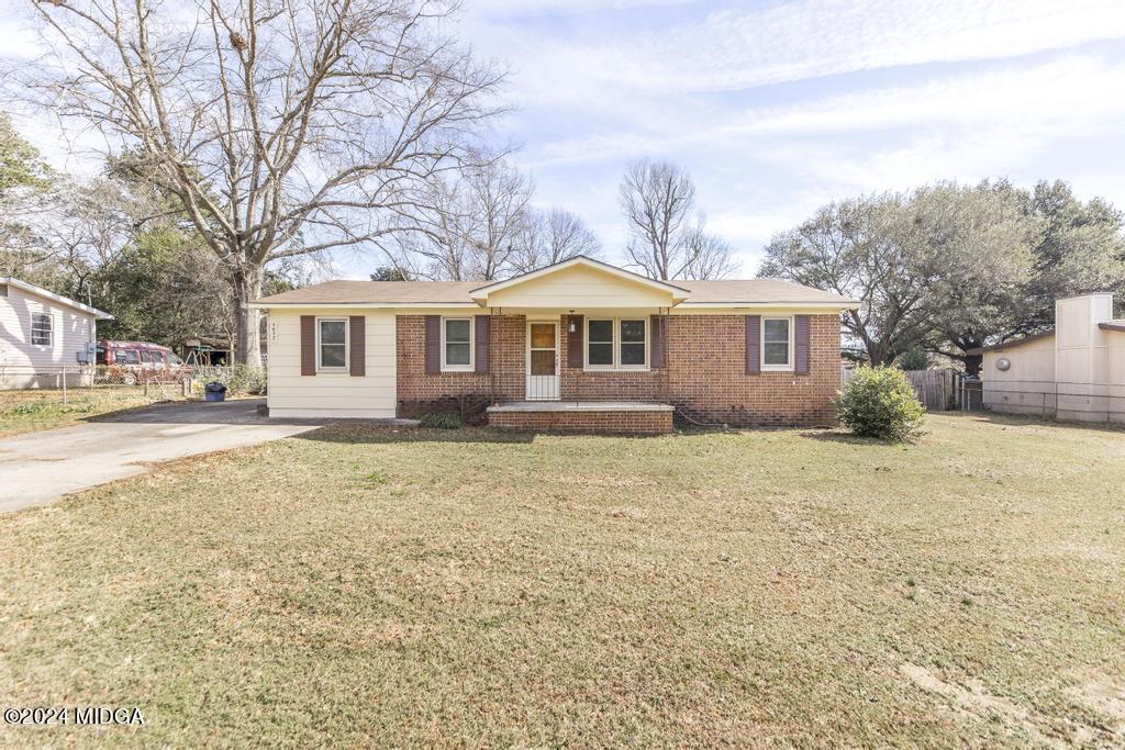 4632 Brookhaven Road Macon, GA 31206 - Photo 3 of 20 a front view of a house with a yard street and trees