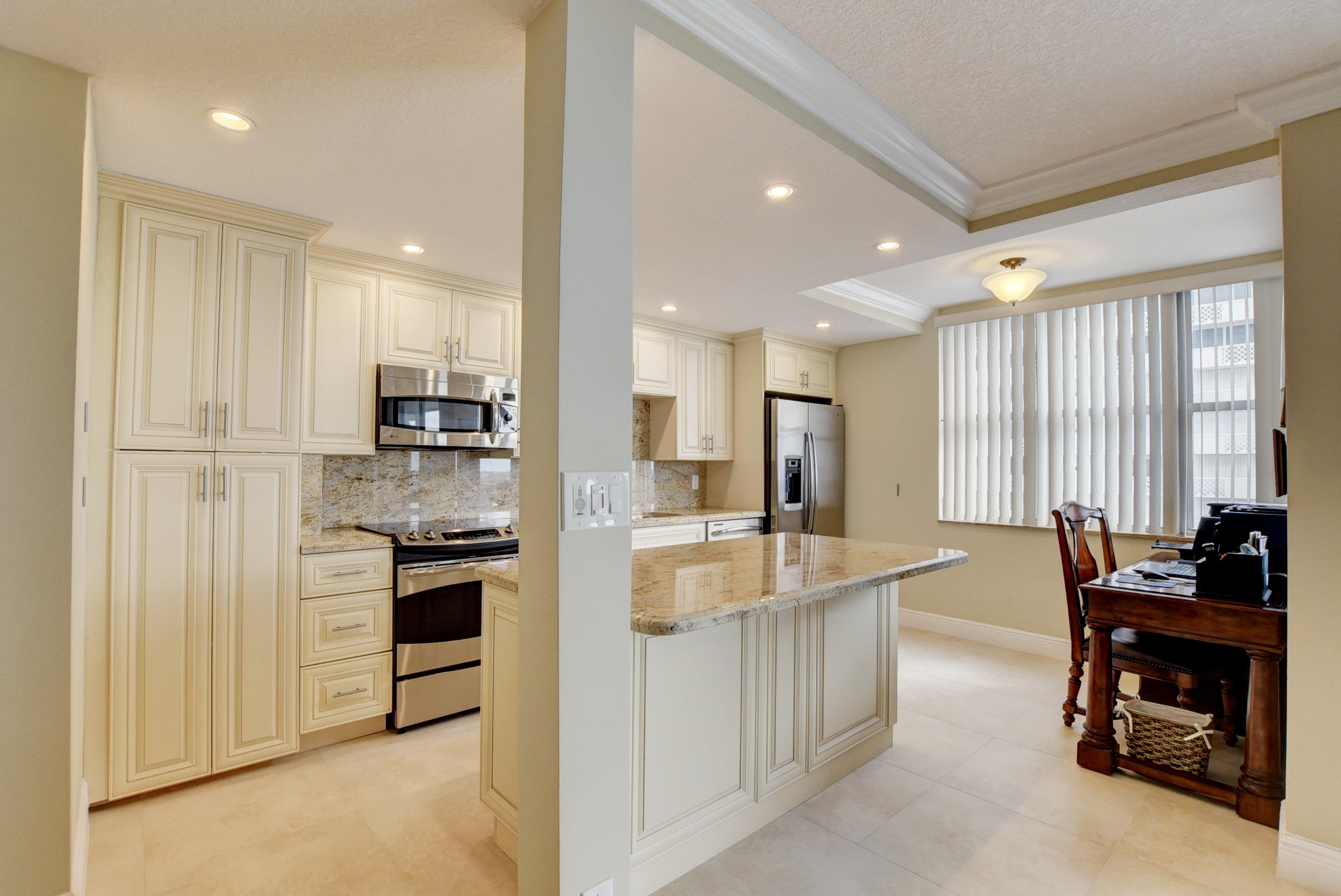 1180 South Ocean Boulevard, Unit 10D Boca Raton, FL 33432 - Photo 18 of 38 23_ebf_1366and4more