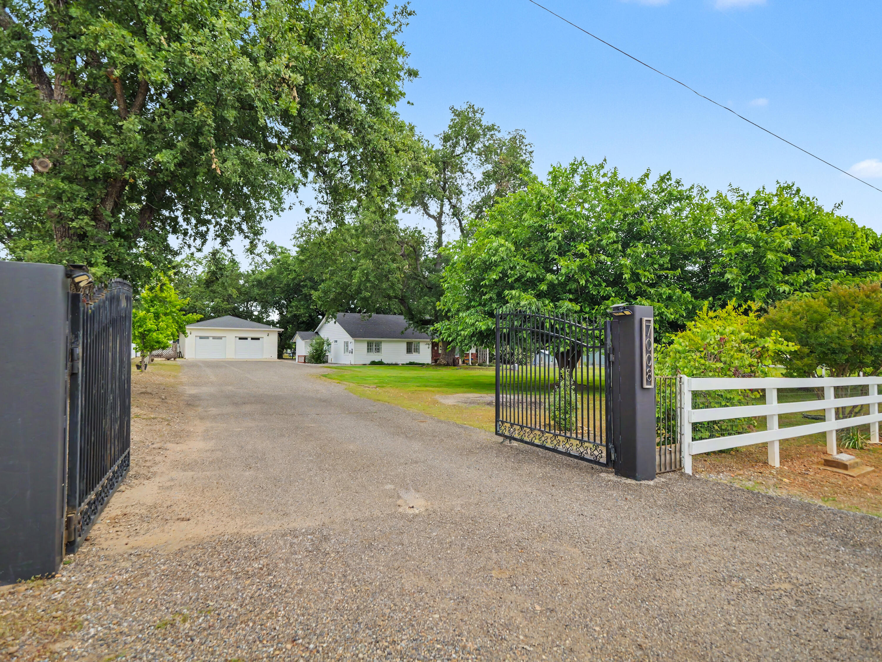 7008 Beatie Road Anderson, CA 96007 - Photo 5 of 42 P1003989