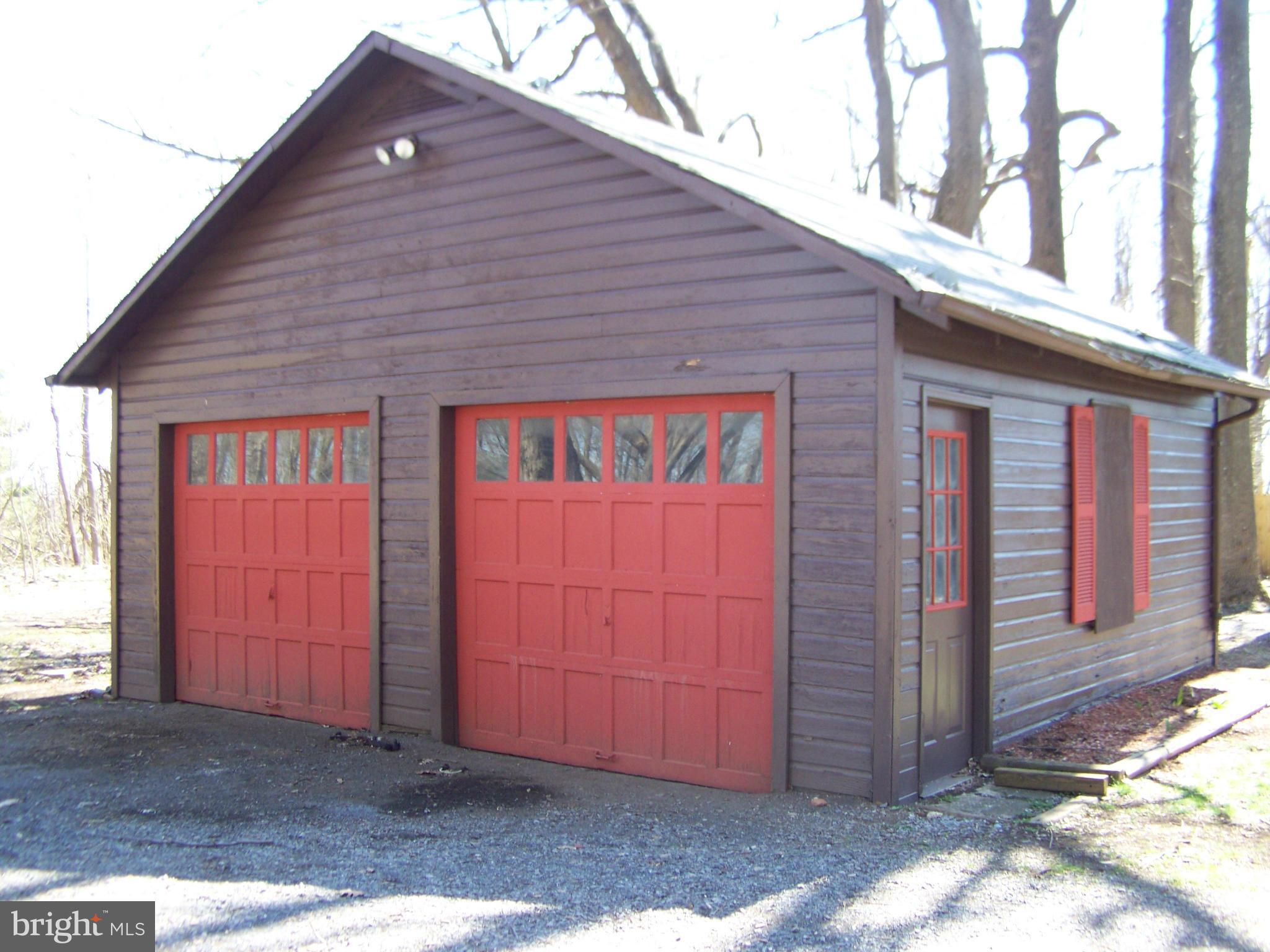 Exterior (Rear)