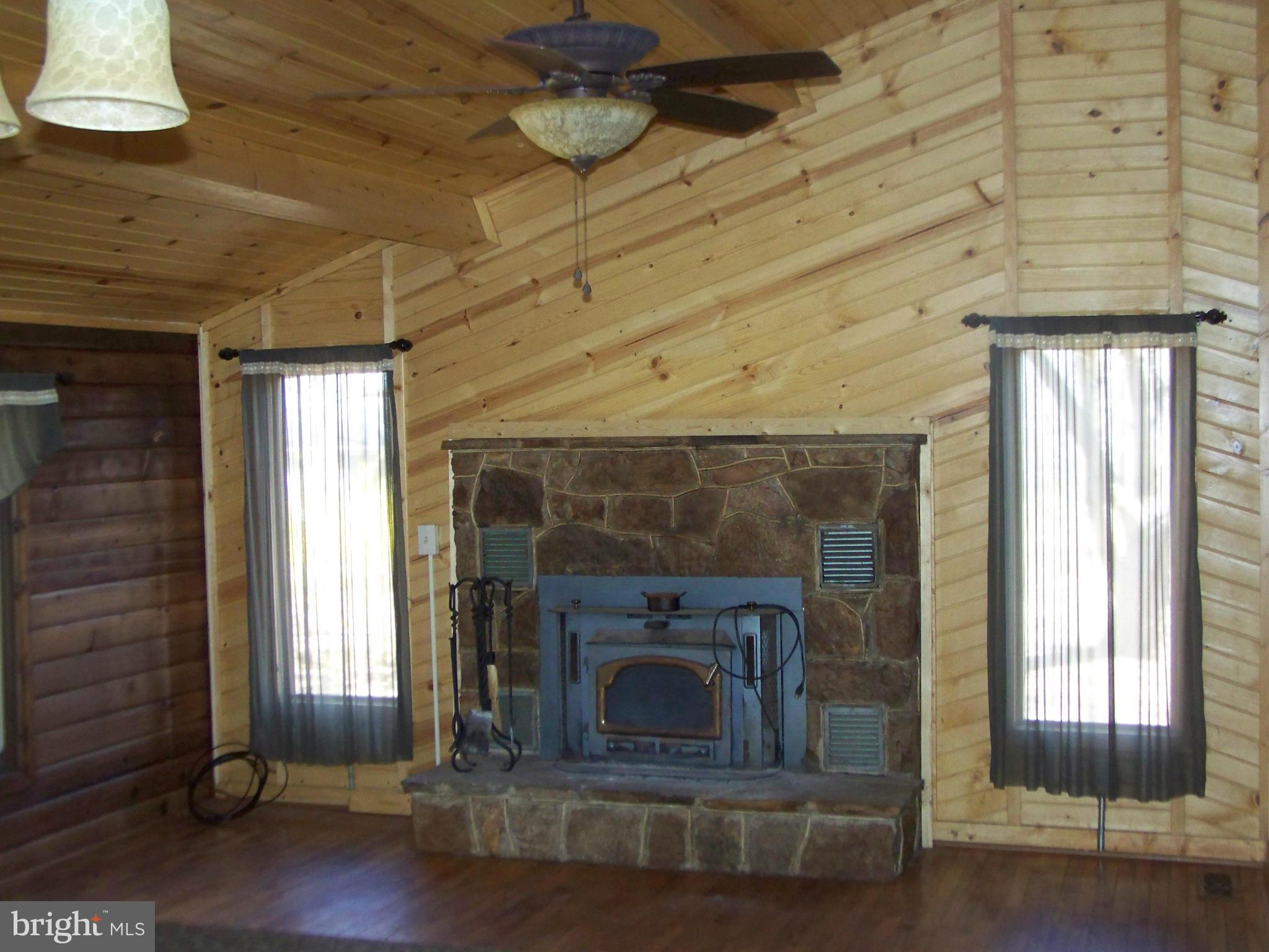 281 Chester Gap Road Chester Gap, VA 22623 - Photo 10 of 29 Living Room