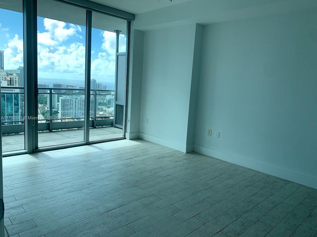92 Southwest 3rd Street, Unit 3903 Miami, FL 33130 - Photo 13 of 25 a view of empty room with floor to ceiling window