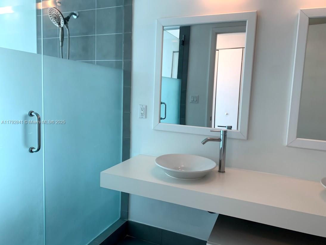 92 Southwest 3rd Street, Unit 3903 Miami, FL 33130 - Photo 9 of 25 a bathroom with a sink and a mirror