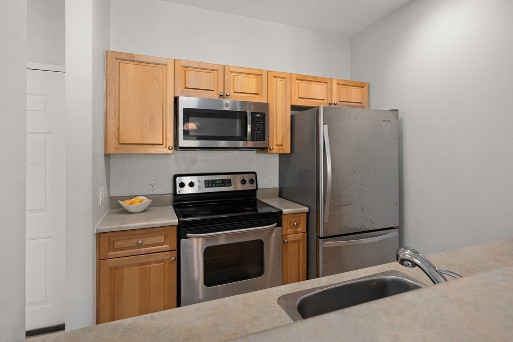 8 Walnut Street, Unit 406 Peabody, MA 01960 - Photo 15 of 31 a kitchen with a refrigerator stove and microwave