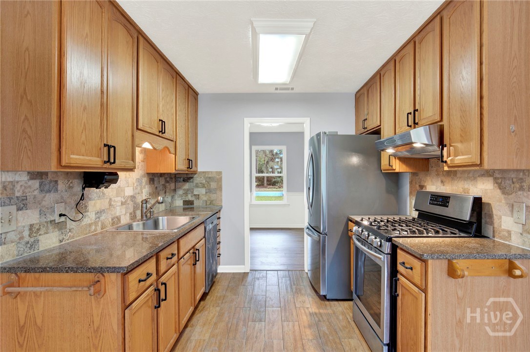 103 Deerwood Road Savannah, GA 31410 - Photo 9 of 42