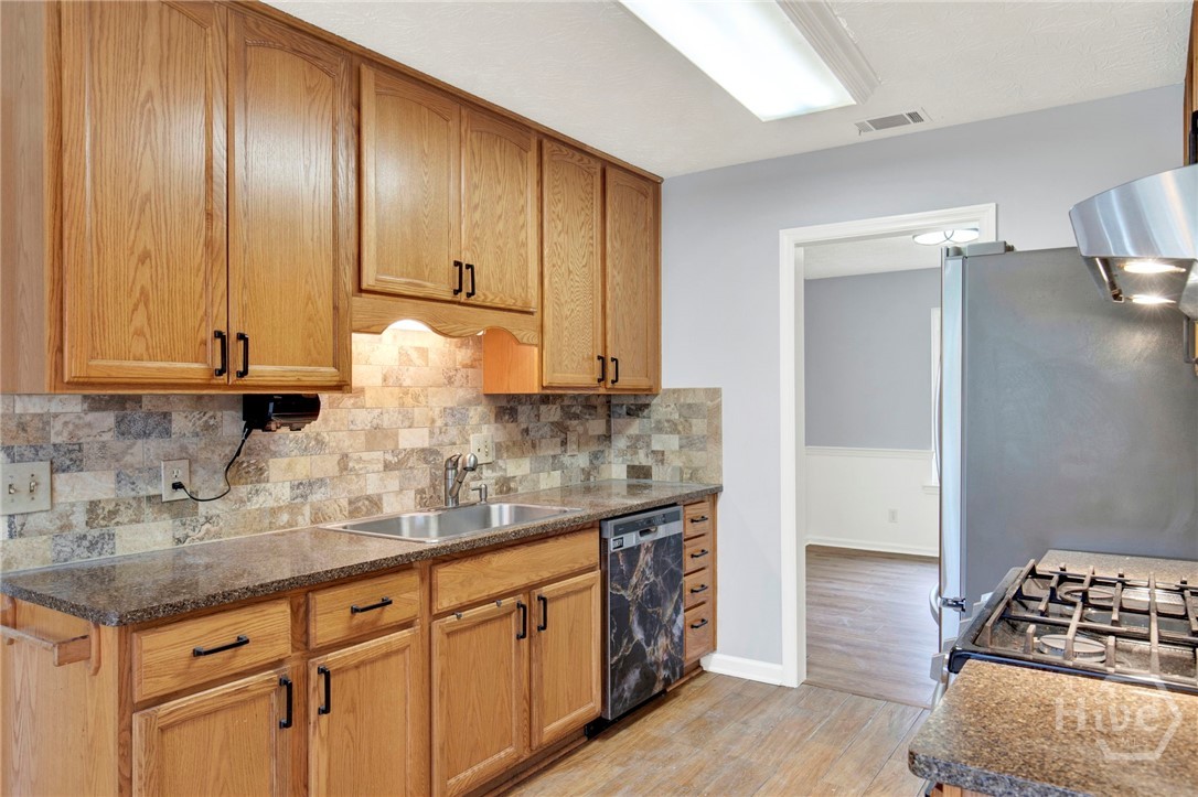 103 Deerwood Road Savannah, GA 31410 - Photo 10 of 42