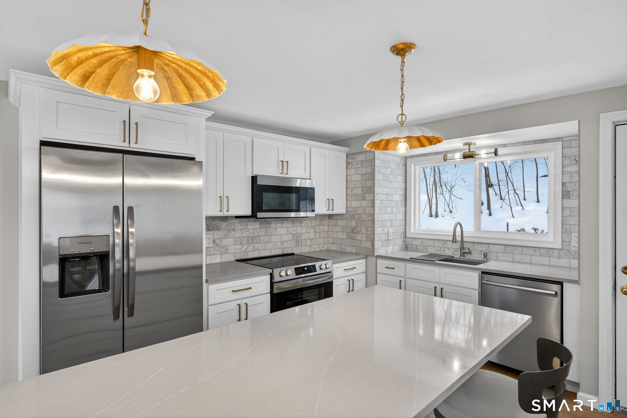 87 West Street Manchester, CT 06040 - Photo 2 of 20