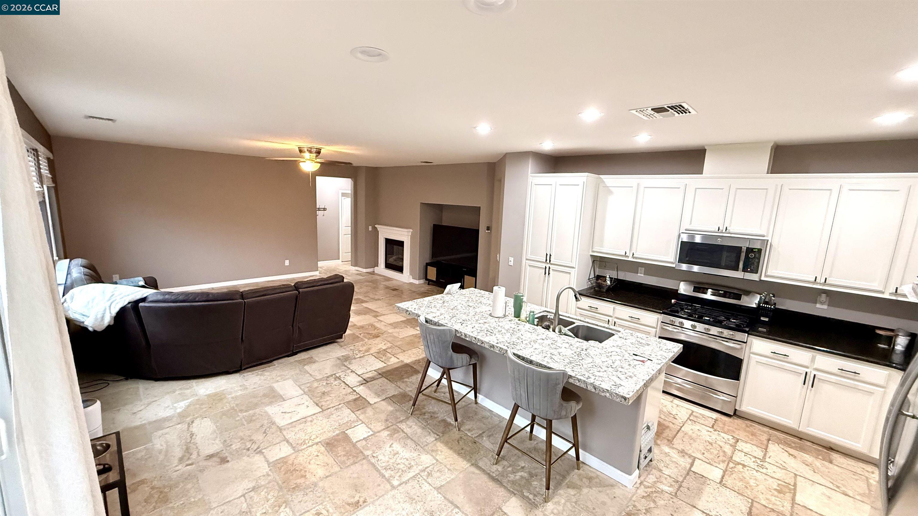 76 Tampico Court Bay Point, CA 94565 - Photo 5 of 44