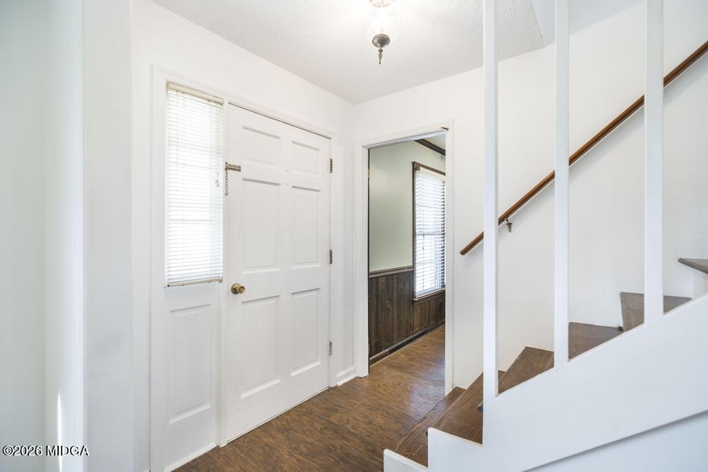 5624 Rogers Road Lizella, GA 31052 - Photo 7 of 39 a view of entryway