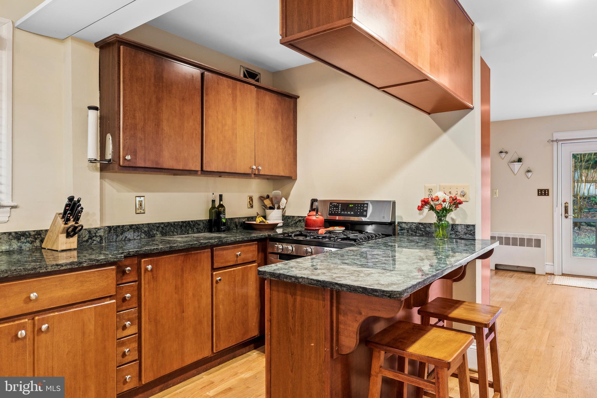 115 Hawthorn Road Baltimore, MD 21210 - Photo 22 of 51 Breakfast Bar