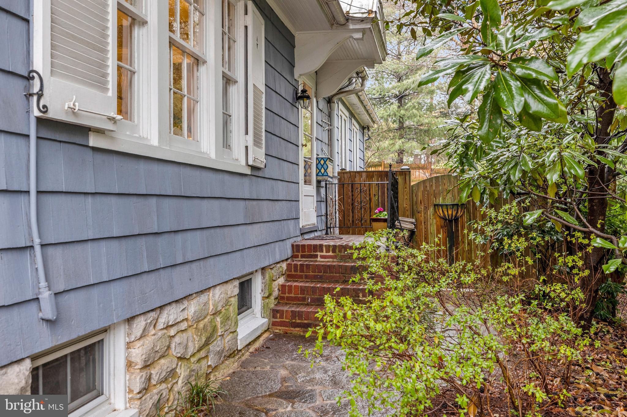 115 Hawthorn Road Baltimore, MD 21210 - Photo 4 of 51 Front walk