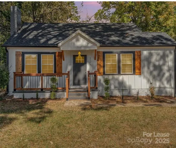 $2,100 | 2104 St Mark Street, Charlotte, NC 28216