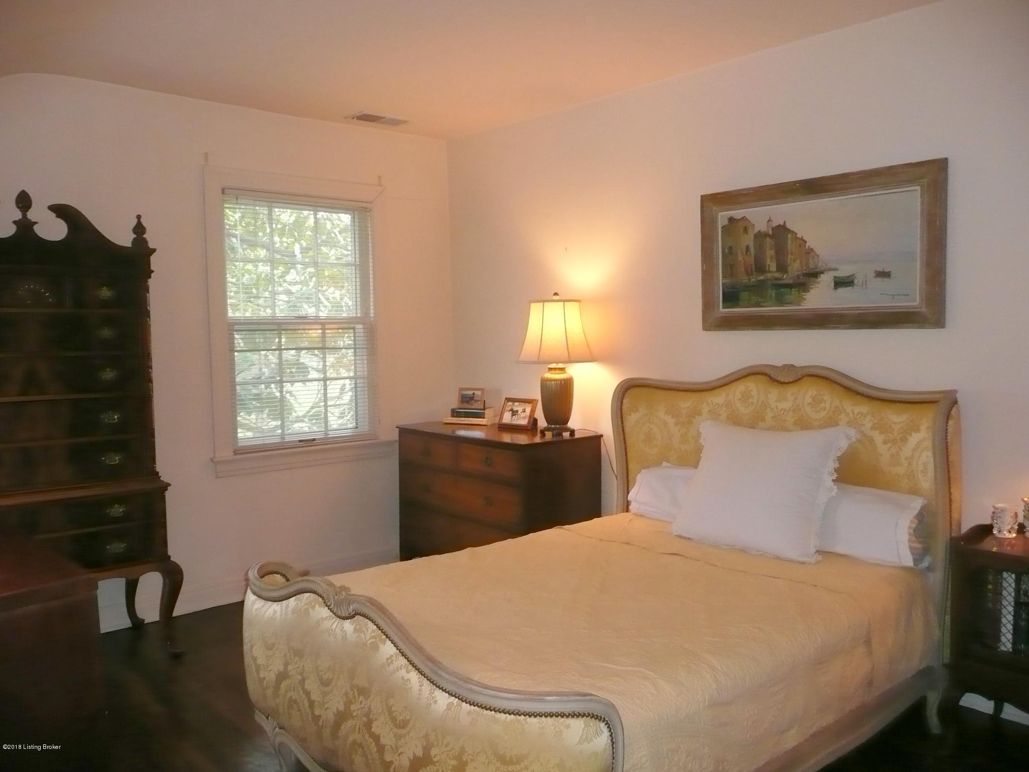 431 Lightfoot Road Louisville, KY 40207 - Photo 45 of 54 P1090188