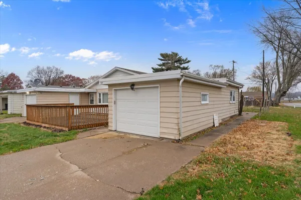 $1,100 | 925 2nd Avenue East, Milan, IL 61264