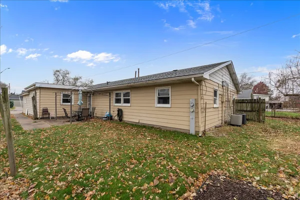 $1,100 | 925 2nd Avenue East, Milan, IL 61264