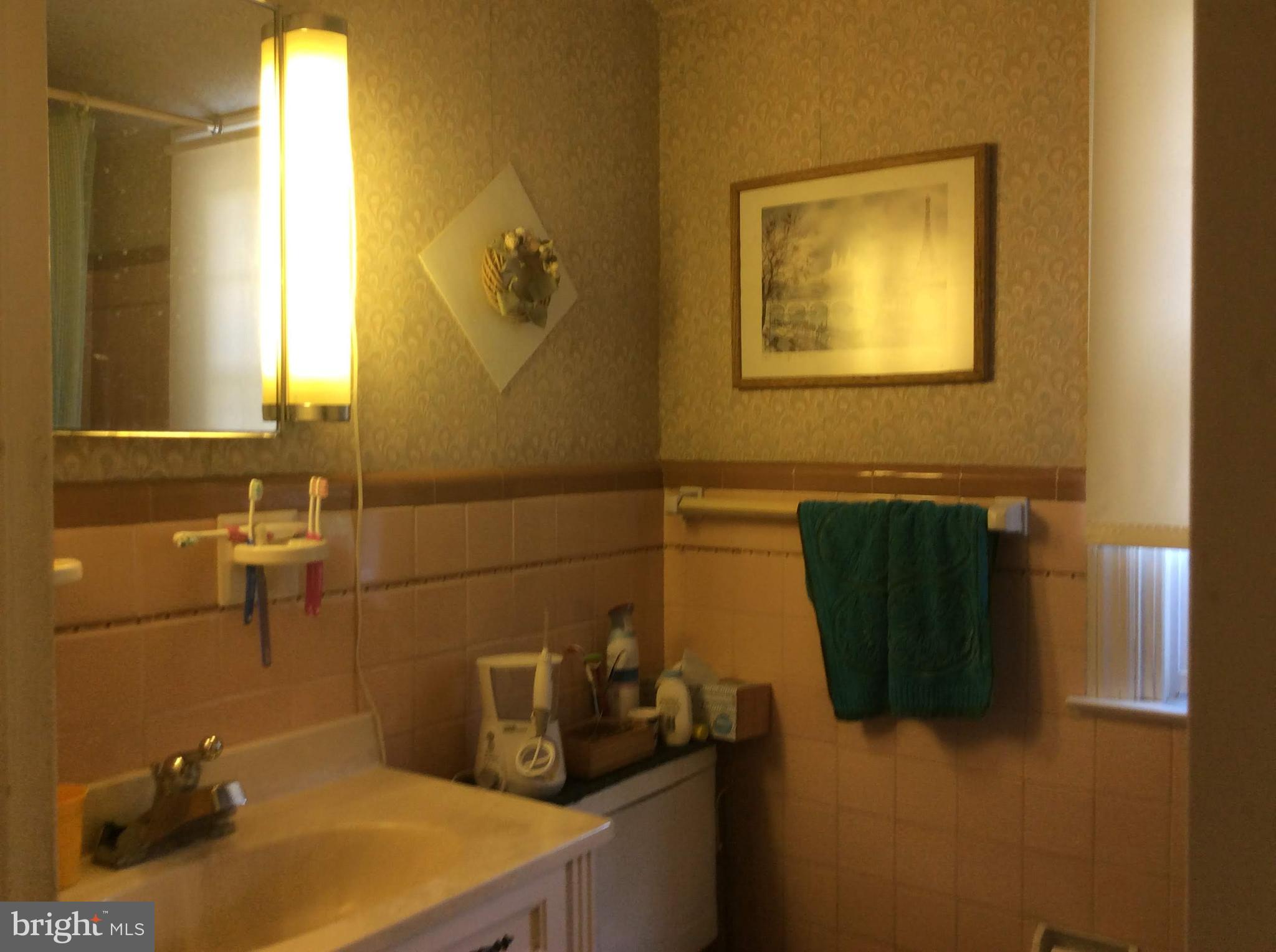 408 West Garden Road Oreland, PA 19075 - Photo 23 of 32 2nd Floor-Hall Bath