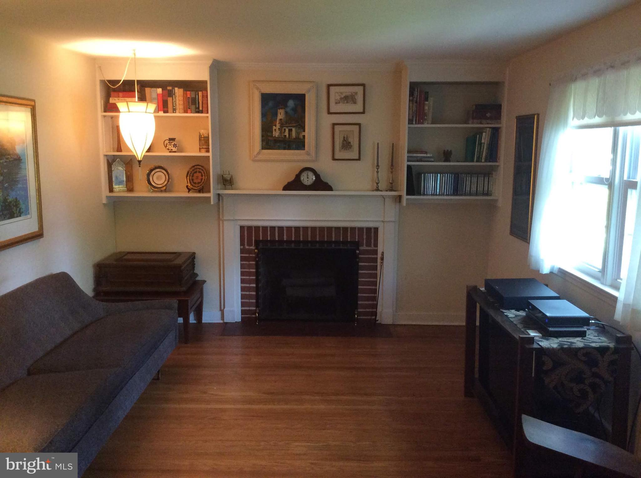 408 West Garden Road Oreland, PA 19075 - Photo 5 of 32 Formal Living room