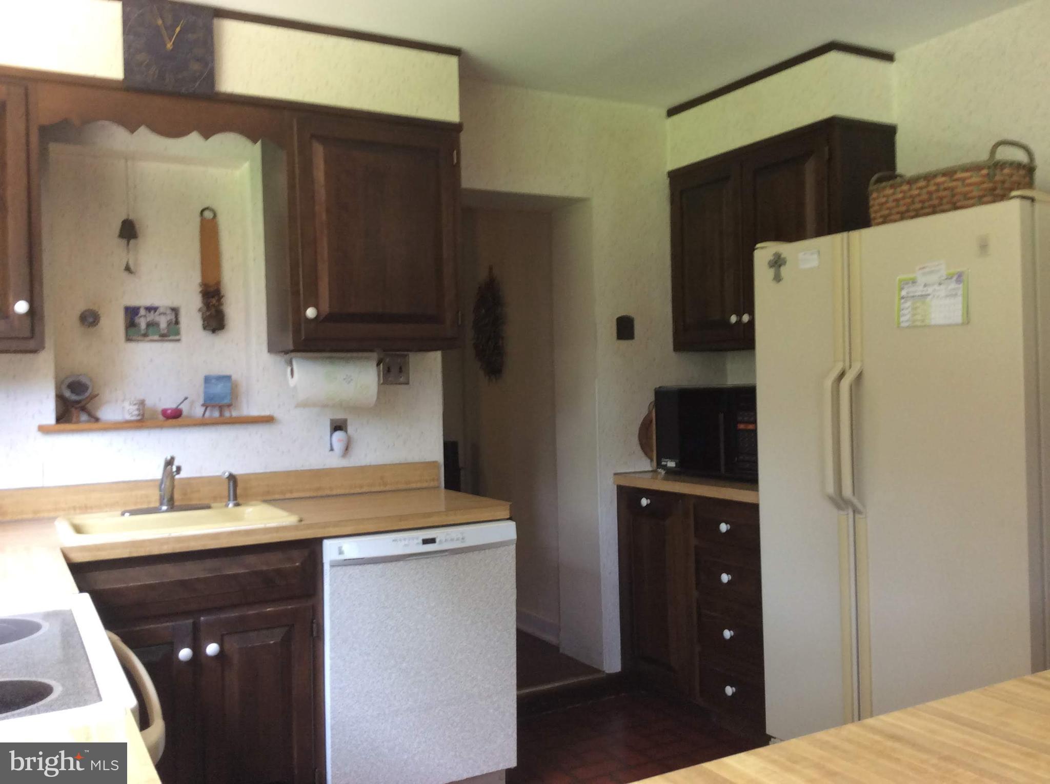 408 West Garden Road Oreland, PA 19075 - Photo 9 of 32 Kitchen