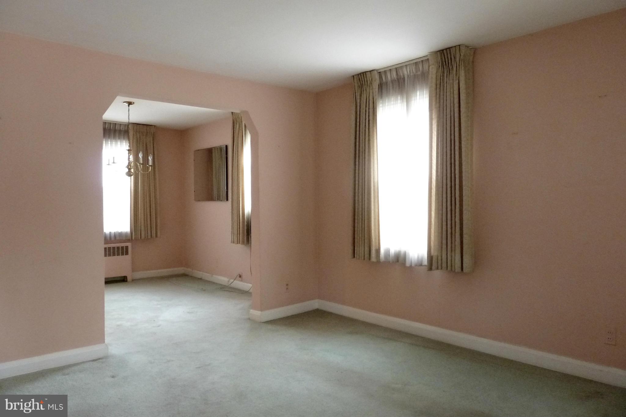 3917 Colchester Road Baltimore, MD 21229 - Photo 4 of 24 Living Room