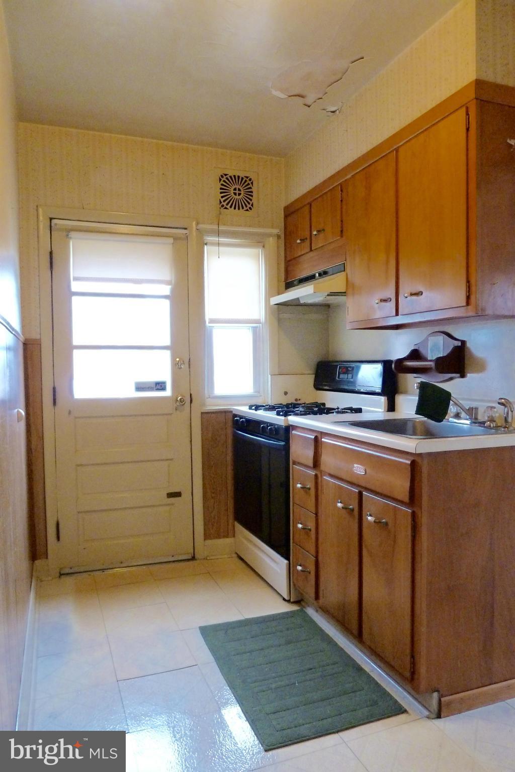 3917 Colchester Road Baltimore, MD 21229 - Photo 7 of 24 Kitchen