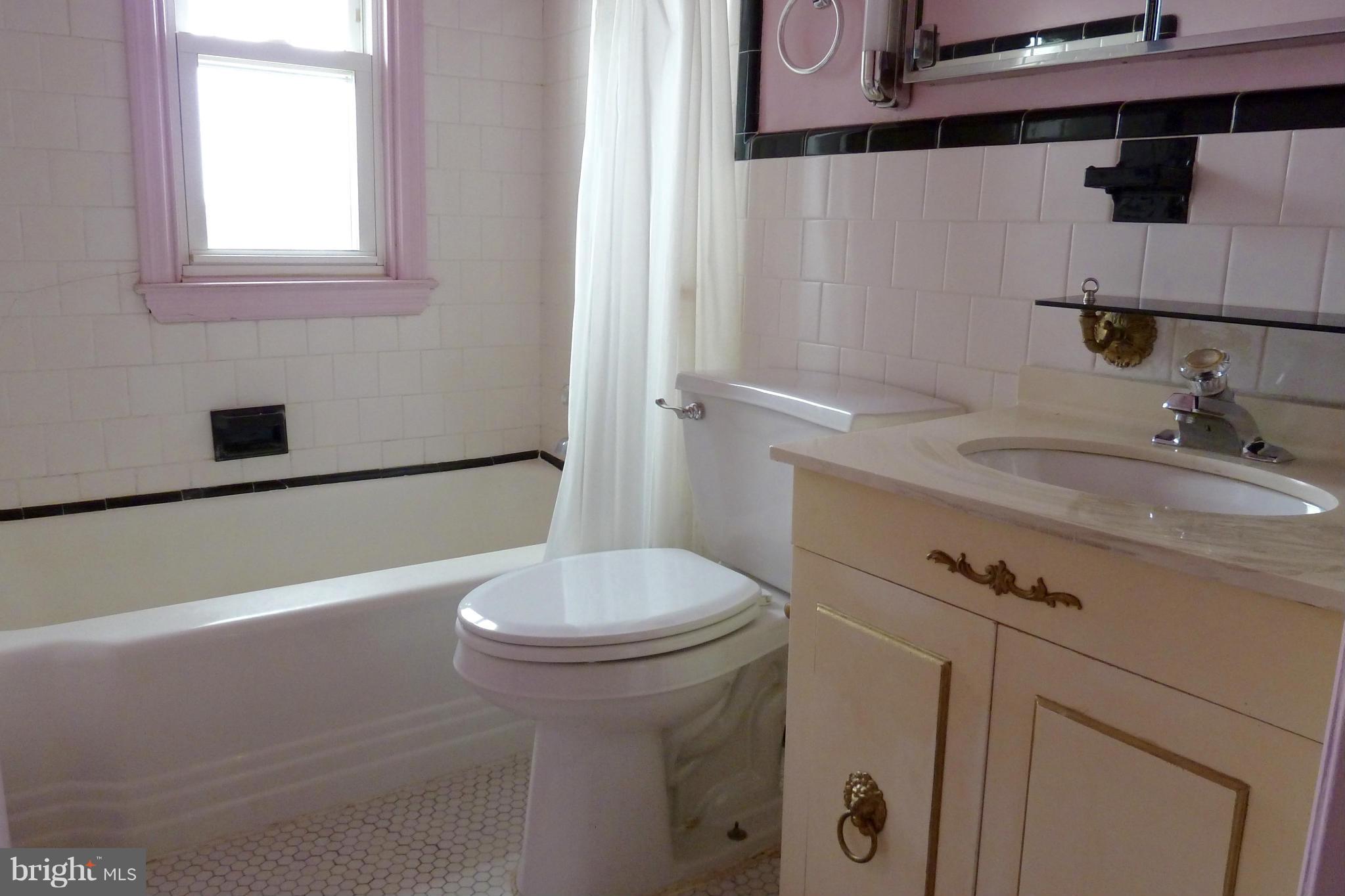 3917 Colchester Road Baltimore, MD 21229 - Photo 8 of 24 Bath