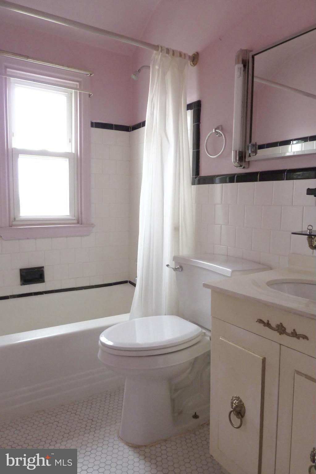 3917 Colchester Road Baltimore, MD 21229 - Photo 9 of 24 Bath