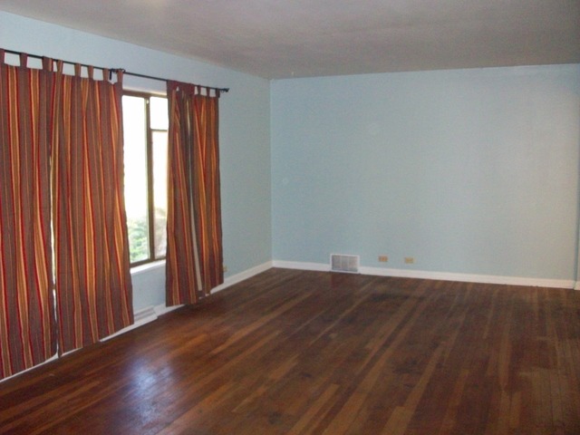 19-w043 East Oak Street Addison, IL 60101 - Photo 7 of 14
